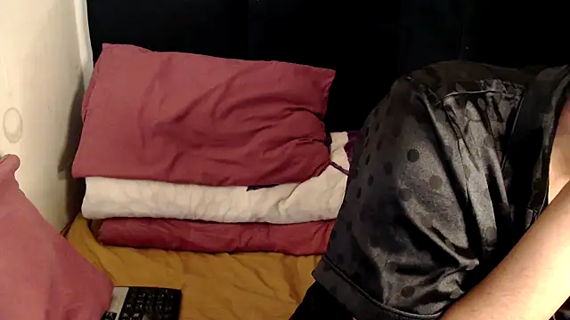 Snapshot of Busty-Londie chatting on November 8, 2025, 3:32 am Busty-Londie online show from November 8, 2025, 3:32 am