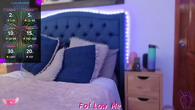 Snapshot of QueenYsuRey chatting on December 19, 2025, 3:36 pm QueenYsuRey online show from December 19, 2025, 3:36 pm