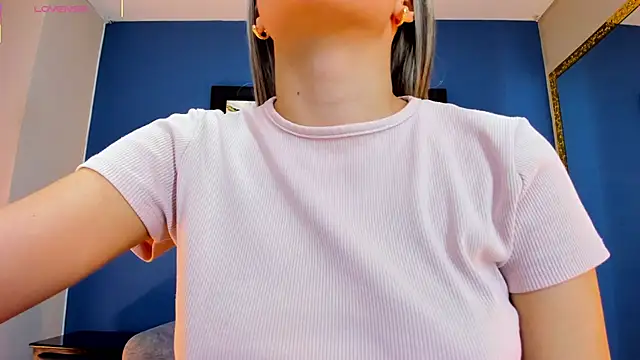 miacarperr1 online show from February 22, 2025, 11:35 pm