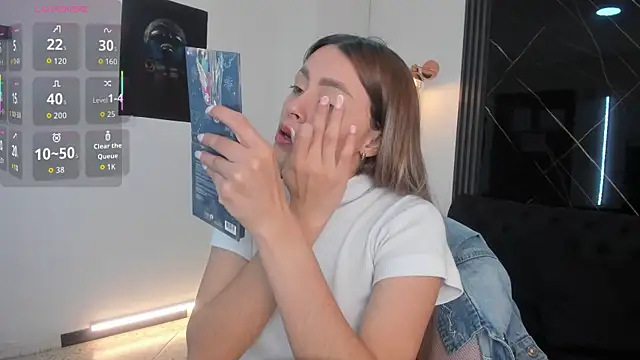 miacarperr1 online show from December 22, 2025, 9:04 pm