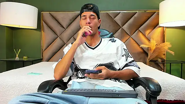 Snapshot of Tyler_Rodriguez chatting on October 9, 2025, 9:04 pm Tyler Rodriguez online show from October 9, 2025, 9:04 pm