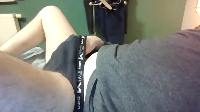 Snapshot of brtbrlss chatting on October 30, 2025, 1:53 pm brtbrlss online show from October 30, 2025, 1:53 pm