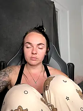 yorkshiregal online show from October 21, 2025, 7:46 pm