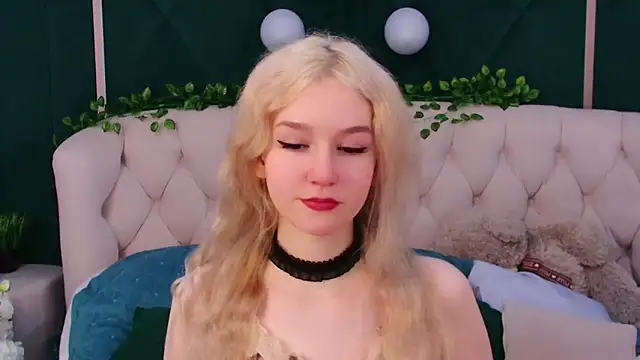 NaomiLoys online show from February 17, 2025, 2:20 am