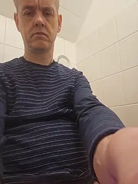 Snapshot of Hectorthyssen1 chatting on April 17, 2026, 6:22 pm Hectorthyssen1 online show from April 17, 2026, 6:22 pm