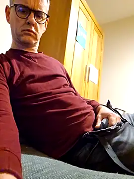 Hectorthyssen1 online show from February 14, 2025, 11:20 pm