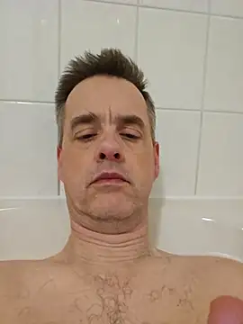 Hectorthyssen1 online show from February 26, 2025, 8:04 pm