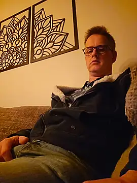 Snapshot of Hectorthyssen1 chatting on April 30, 2026, 10:58 pm Hectorthyssen1 online show from April 30, 2026, 10:58 pm