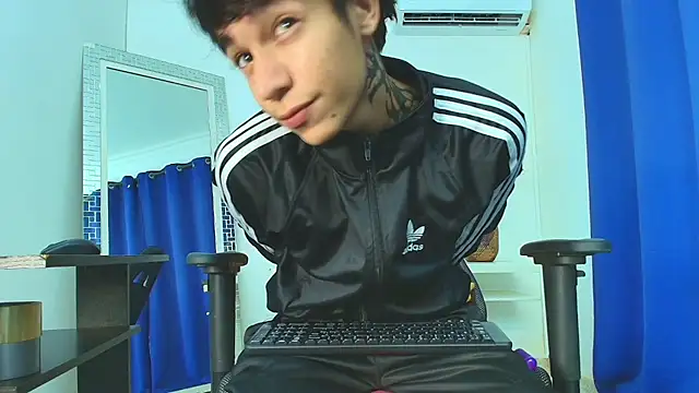 Zacktk7 online show from February 19, 2025, 8:31 pm