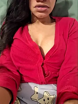 Snapshot of charllottebrasilian chatting on June 2, 2026, 1:05 am charllottebrasilian online show from June 2, 2026, 1:05 am