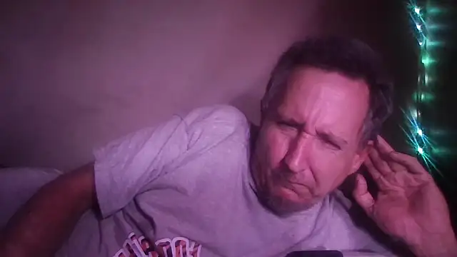 Snapshot of George48 chatting on November 24, 2025, 5:18 am George48 online show from November 24, 2025, 5:18 am