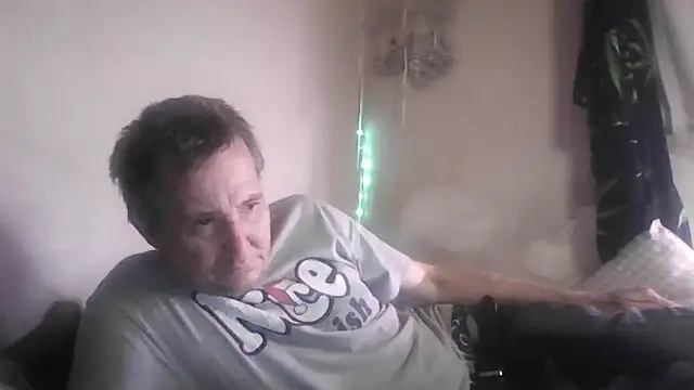 Snapshot of George48 chatting on November 29, 2025, 6:13 am George48 online show from November 29, 2025, 6:13 am