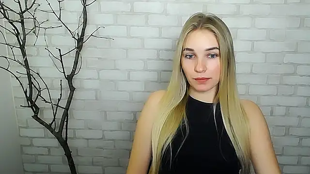 Snapshot of Queen_ofLove chatting on December 18, 2024, 11:40 pm Queen ofLove online show from December 18, 2024, 11:40 pm