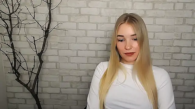 Snapshot of Queen_ofLove chatting on December 21, 2024, 10:39 am Queen ofLove online show from December 21, 2024, 10:39 am