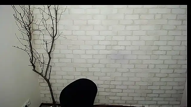 Snapshot of Queen_ofLove chatting on February 14, 2025, 10:06 am Queen ofLove online show from February 14, 2025, 10:06 am