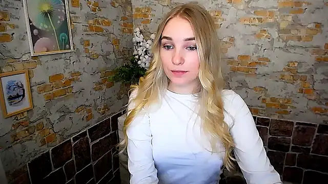 Snapshot of Queen_ofLove chatting on February 18, 2025, 5:09 pm Queen ofLove online show from February 18, 2025, 5:09 pm