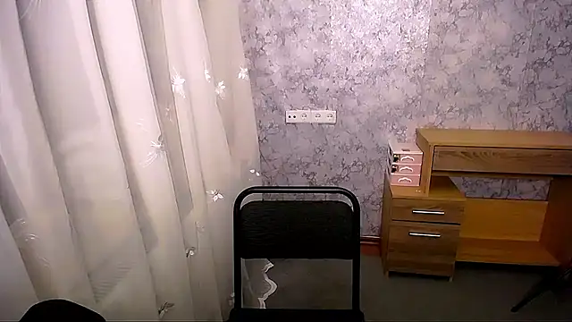 Snapshot of Queen_ofLove chatting on December 23, 2024, 5:00 pm Queen ofLove online show from December 23, 2024, 5:00 pm