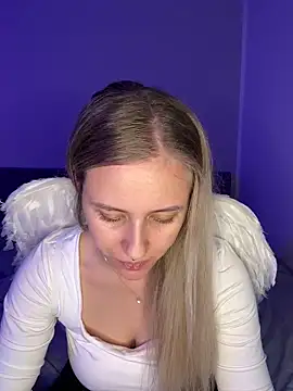 lunawolf21 online show from December 3, 2025, 7:30 am