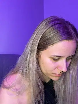 lunawolf21 online show from January 7, 2026, 8:03 pm