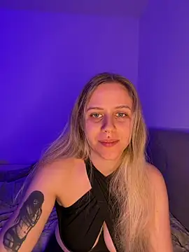 lunawolf21 online show from March 4, 2026, 7:27 am