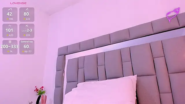 Snapshot of vivianne_scott chatting on September 17, 2025, 12:07 pm vivianne scott online show from September 17, 2025, 12:07 pm