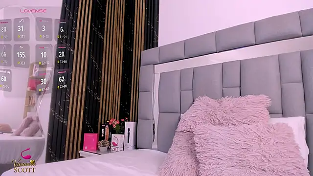 Snapshot of vivianne_scott chatting on February 5, 2026, 12:01 pm vivianne scott online show from February 5, 2026, 12:01 pm