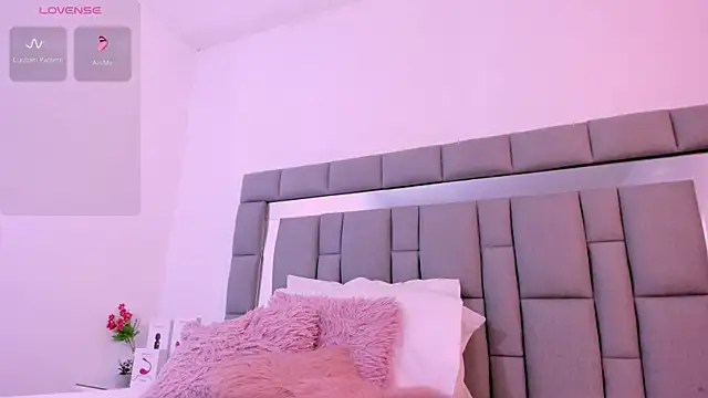 Snapshot of vivianne_scott chatting on October 3, 2025, 12:06 pm vivianne scott online show from October 3, 2025, 12:06 pm