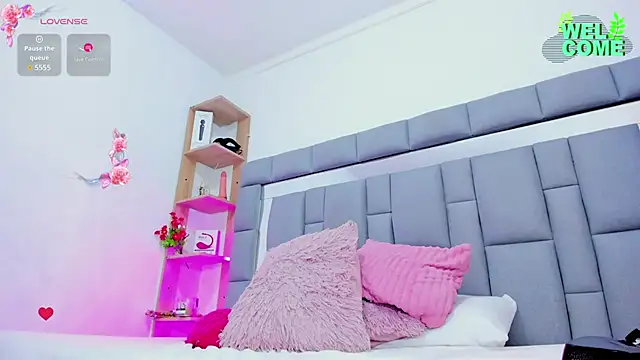 Snapshot of vivianne_scott chatting on March 18, 2025, 3:12 pm vivianne scott online show from March 18, 2025, 3:12 pm