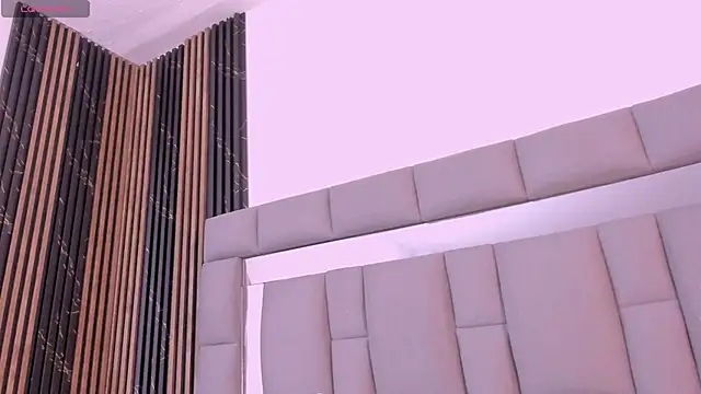 Snapshot of vivianne_scott chatting on October 15, 2025, 12:35 pm vivianne scott online show from October 15, 2025, 12:35 pm