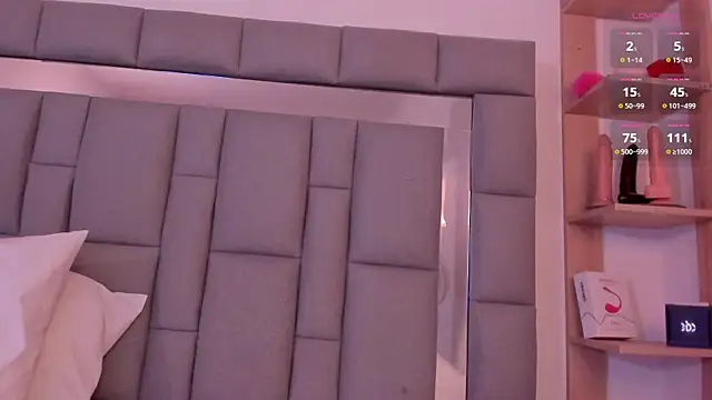 Snapshot of vivianne_scott chatting on October 21, 2025, 12:04 pm vivianne scott online show from October 21, 2025, 12:04 pm