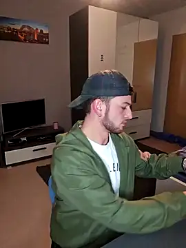 Snapshot of Sexynoah chatting on January 14, 2025, 2:08 am Sexynoah online show from January 14, 2025, 2:08 am