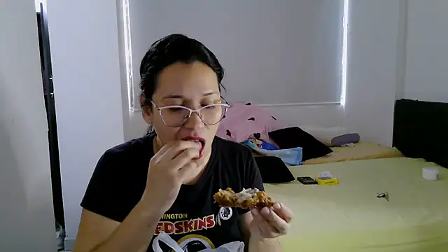 Snapshot of luxandracon23 chatting on October 10, 2025, 5:36 pm luxandracon23 online show from October 10, 2025, 5:36 pm