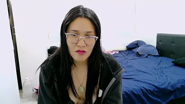 Snapshot of luxandracon23 chatting on October 3, 2025, 6:53 pm luxandracon23 online show from October 3, 2025, 6:53 pm