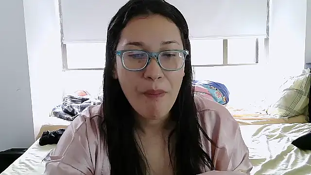 Snapshot of luxandracon23 chatting on October 16, 2025, 1:52 pm luxandracon23 online show from October 16, 2025, 1:52 pm