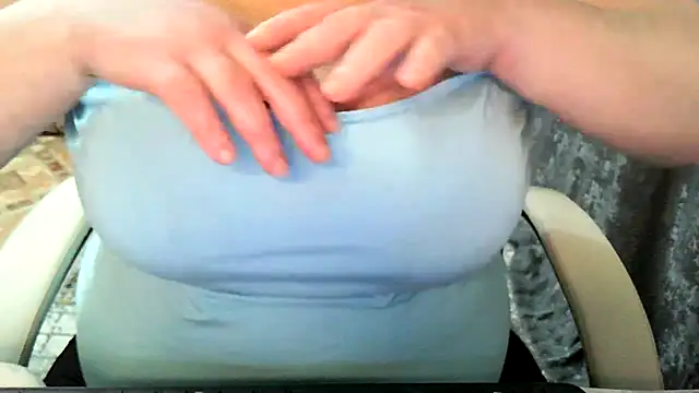 EmiliaLooo online show from April 5, 2026, 3:46 am