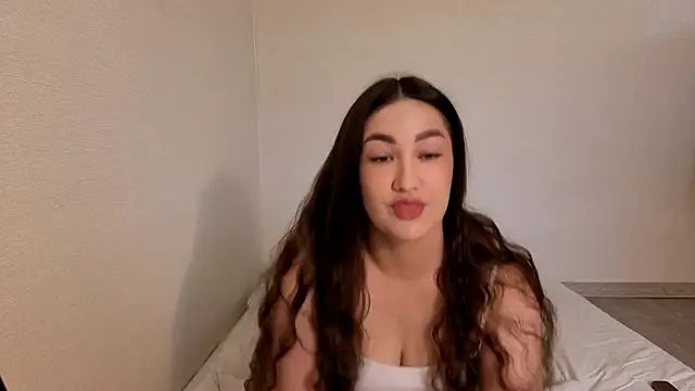 Aria Blisss online show from June 3, 2026, 1:17 am