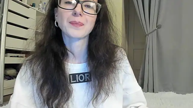 Baby Jewel online show from November 20, 2025, 11:11 am