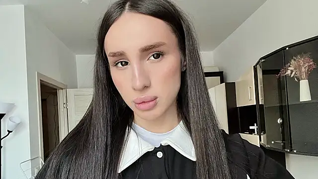 Kim Oberlin  online show from March 12, 2026, 5:06 pm