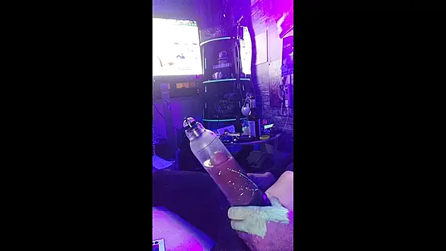 Gilgamesch1704 online show from November 30, 2025, 7:47 pm