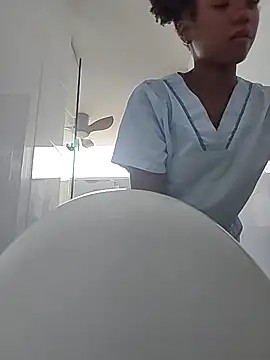 Snapshot of AriLennox_ chatting on March 4, 2026, 1:41 pm AriLennox online show from March 4, 2026, 1:41 pm