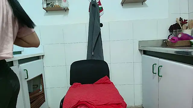 couple lovelyds online show from January 18, 2026, 8:34 pm