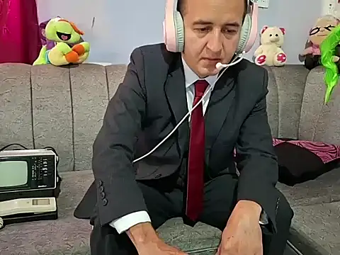 yazforeSolo online show from September 15, 2025, 2:17 pm