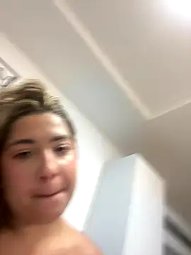 Snapshot of euannerare chatting on December 18, 2025, 5:28 pm euannerare online show from December 18, 2025, 5:28 pm