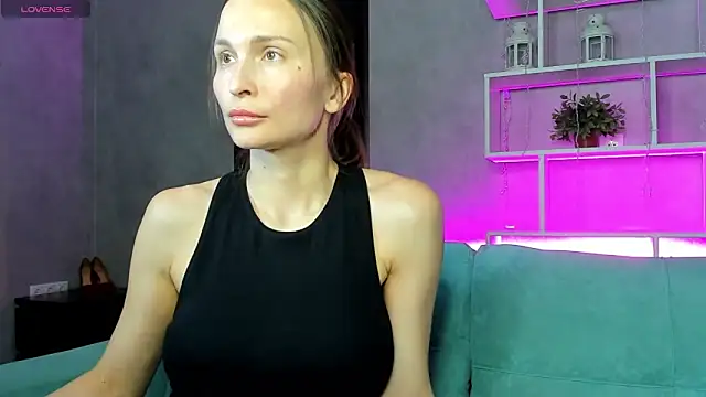 Snapshot of Beatrice_Brice chatting on March 17, 2025, 8:18 am Beatrice Brice online show from March 17, 2025, 8:18 am
