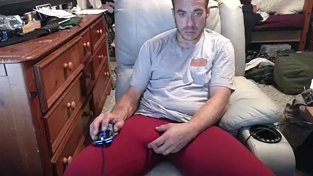 ScubaStevex online show from October 2, 2025, 11:08 pm