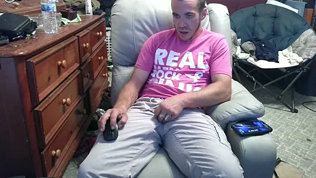 ScubaStevex online show from September 28, 2025, 2:40 am