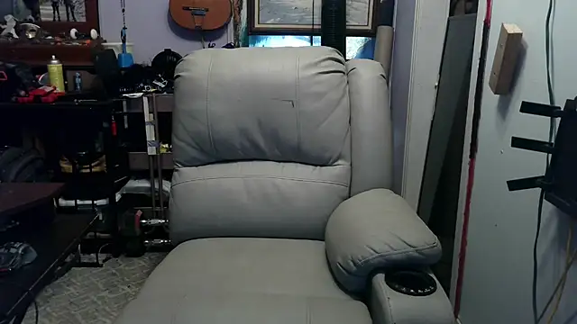 ScubaStevex online show from November 3, 2025, 4:32 pm