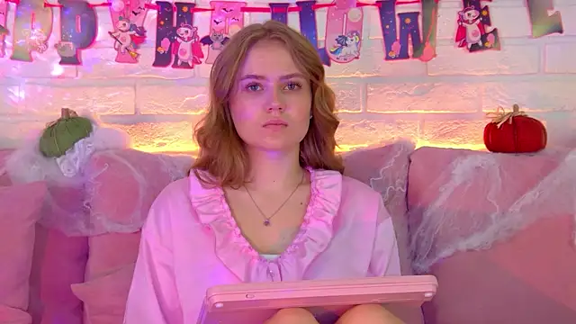 SelinSwarovski online show from October 26, 2025, 4:07 pm