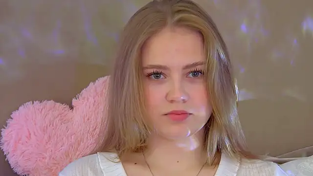 SelinSwarovski online show from September 30, 2025, 5:52 pm