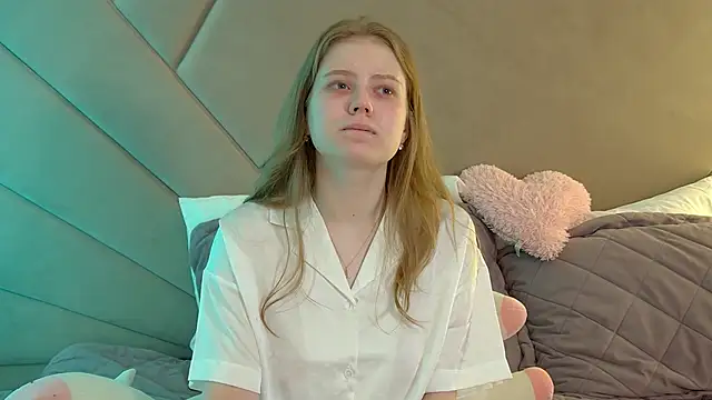 SelinSwarovski online show from April 19, 2026, 6:10 pm